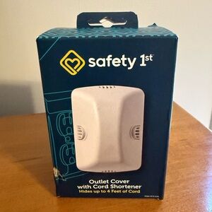 Safety 1st White Outlet Cover with Cord Shortener